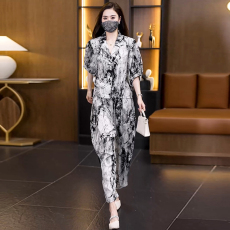 批发实拍2025夏季新款洋气大码女装套装胖MM时尚宽松显瘦<b class='q'>哈伦裤</b>两件套