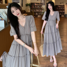 批发实拍~赫本风V领气质度假休闲连衣裙<b class='q'>胖</b><b class='q'>mm</b><b class='q'>高级</b>感遮肉长款a字裙夏