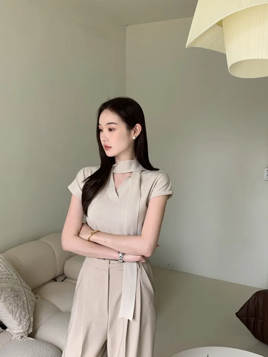 V넥 끈 디테일 반소매 니트 상세 이미지 2