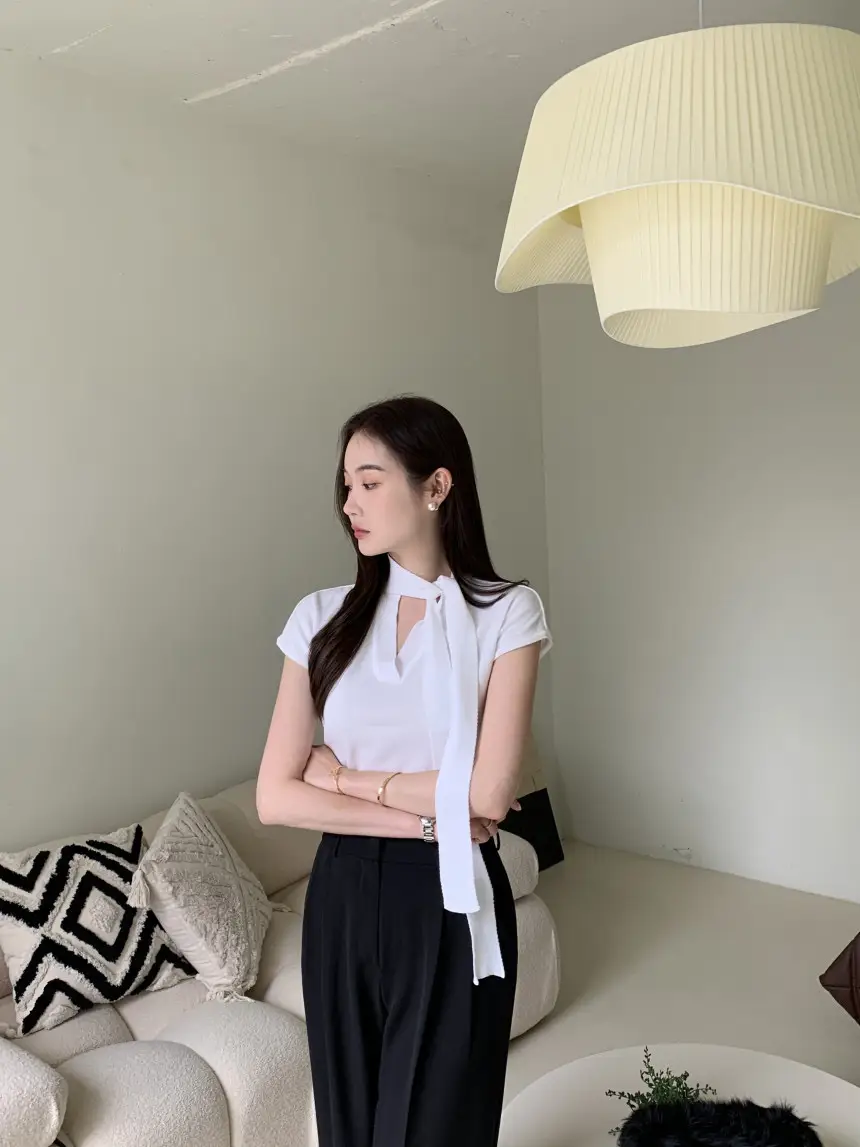 V넥 끈 디테일 반소매 니트 상세 이미지 6
