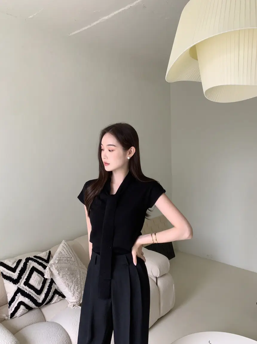 V넥 끈 디테일 반소매 니트 상세 이미지 12