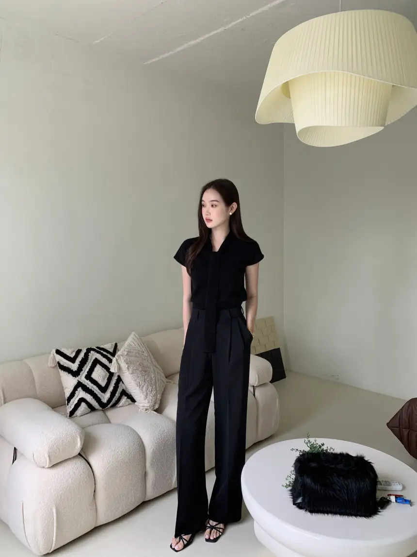 V넥 끈 디테일 반소매 니트 상세 이미지 24