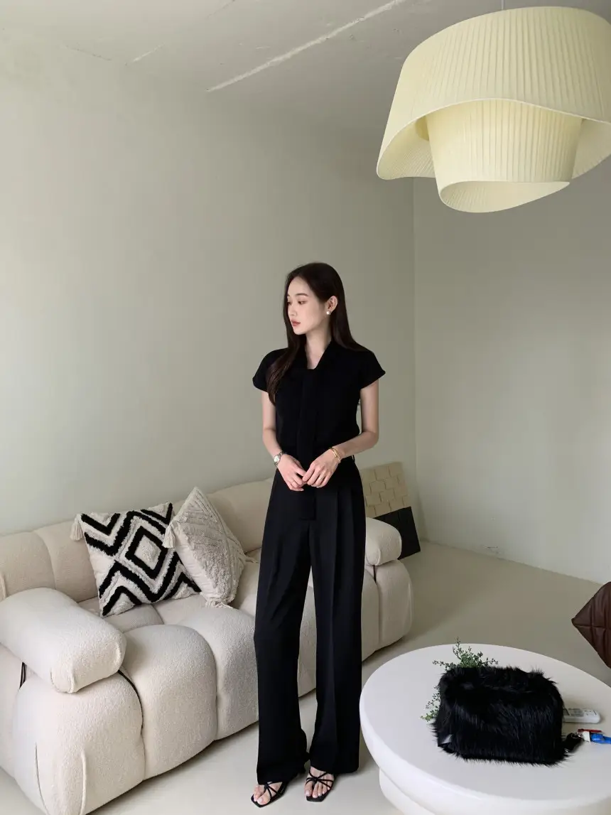 V넥 끈 디테일 반소매 니트 상세 이미지 25