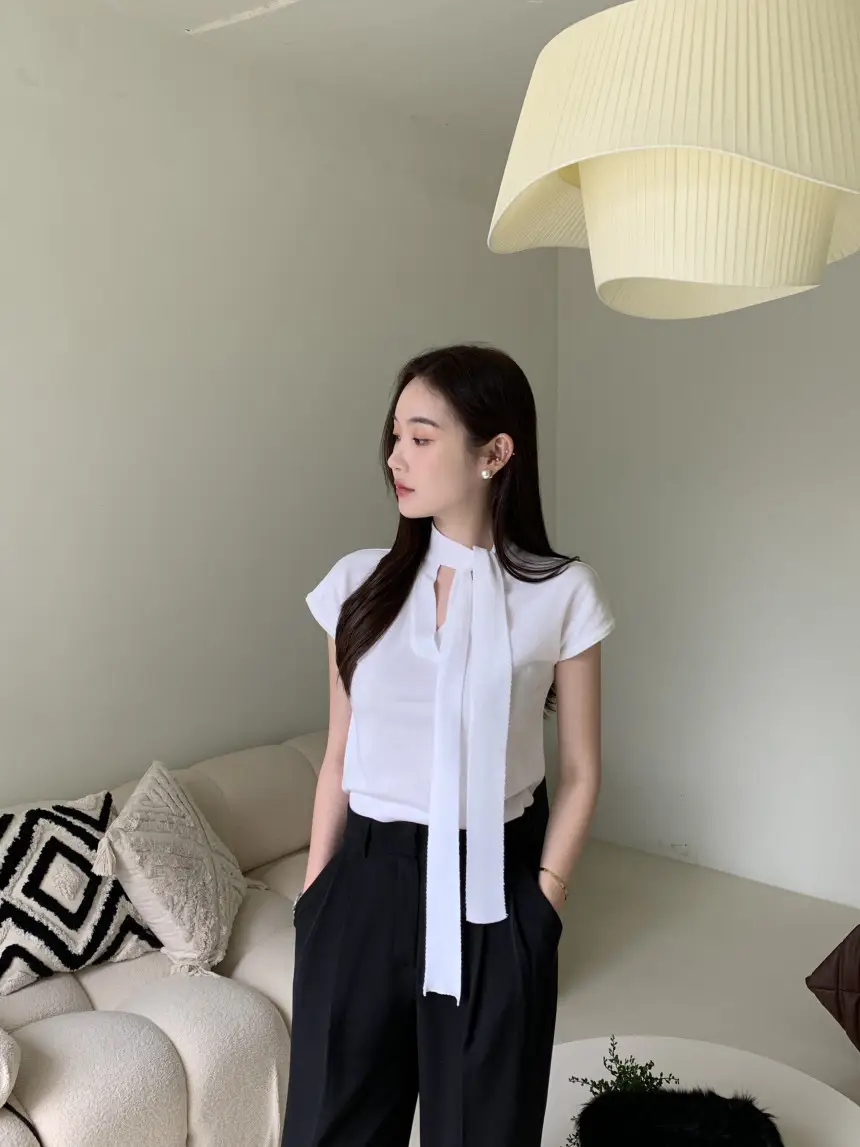 V넥 끈 디테일 반소매 니트 상세 이미지 46