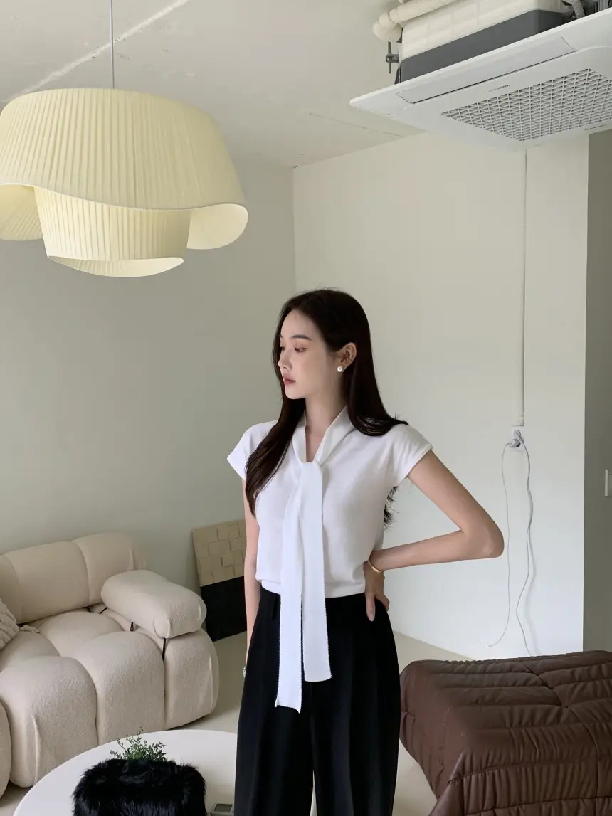 V넥 끈 디테일 반소매 니트 상세 이미지 47