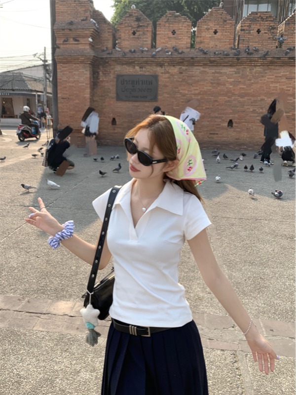 실사 정가 작은 대중 디자인 센스 V넥 긍정적 인 어깨 화이트 아메리칸 polo 반팔 티셔츠 맨위