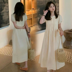 现货新品夏装韩版时尚宽松设计感压褶气质法式简约度假大码连衣裙