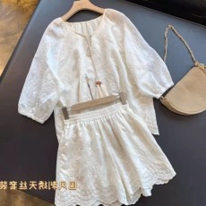 批发捡漏<b class='q'>大牌</b>法国<b class='q'>原</b><b class='q'>单</b>剪标刺绣天丝时尚套装女短袖上衣休闲短裤两件套