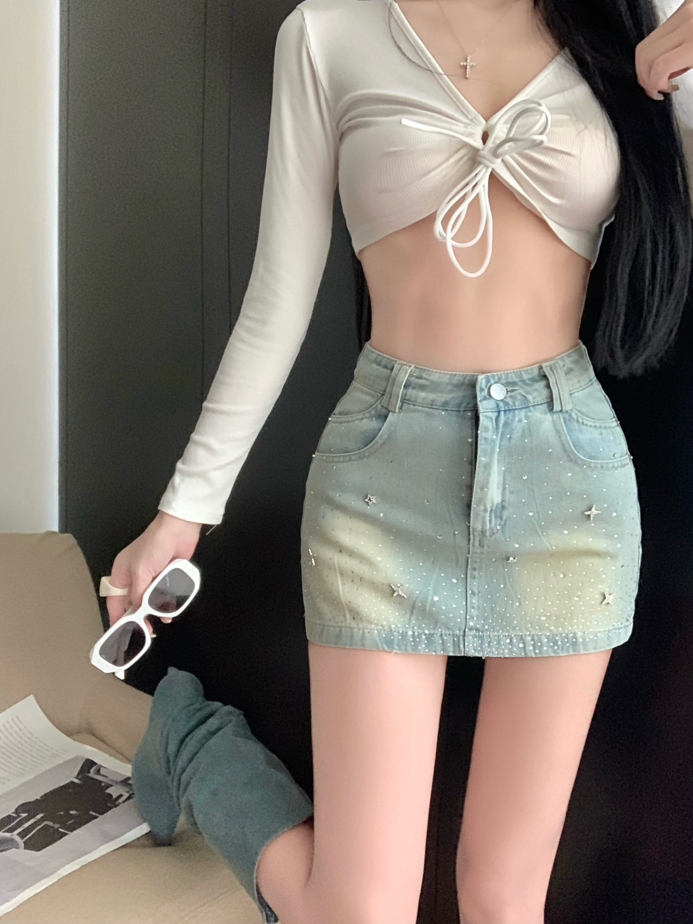 Real shot!  Flashing fashionable skirt for hot girls in summer, hot diamond design, slimming high-waisted denim short skirt, trendy