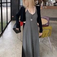 批发大码2026夏季新款气质休闲日常通勤百搭条纹吊带<b class='q'>连衣裙</b>黑色开衫