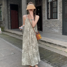 批发2024年新款法式复古海边度假风碎花甜美<b class='q'>吊带</b>连衣裙女夏季小个子裙