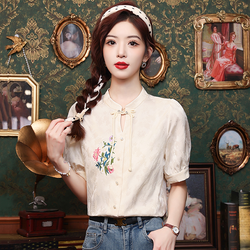 2026 새로운 품격 레트로 스탠드 칼라 단추 자수 홀로우 아웃 비즈 박기 국풍 맨위 여성 여름 얇은 스타일 셔츠