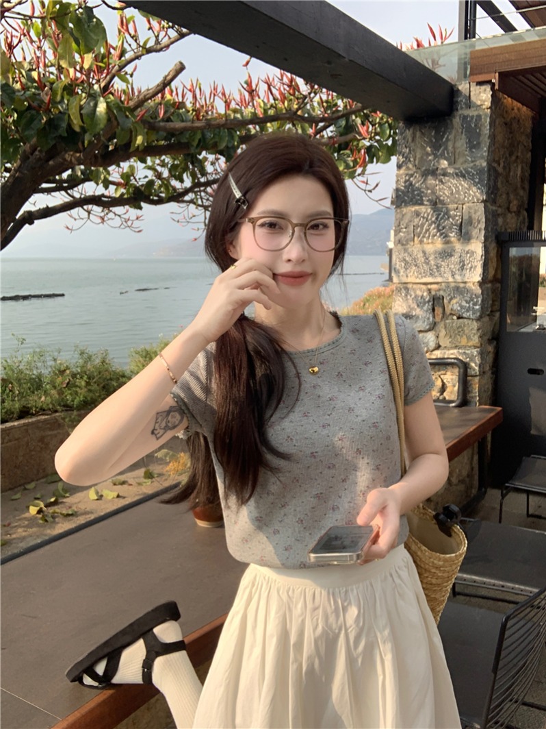 실사 정가 새로운 레트로 신선함 작은 꽃무늬 레이스 후아 남편 그리드 몸매 가꾸기 반팔 티셔츠