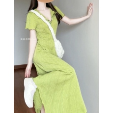 批发大码茶歇法式V领绿色连衣裙女高级感收腰显瘦气质长裙