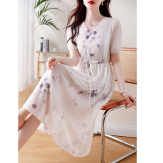 批发实拍2026夏季新款雪纺印花拼接减龄透气V领花边系带短袖<b class='q'>连衣裙</b>