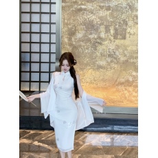 批发实拍新中式改良无袖<b class='q'>旗袍</b>年轻少女款日常可穿外搭披肩罩衫套装