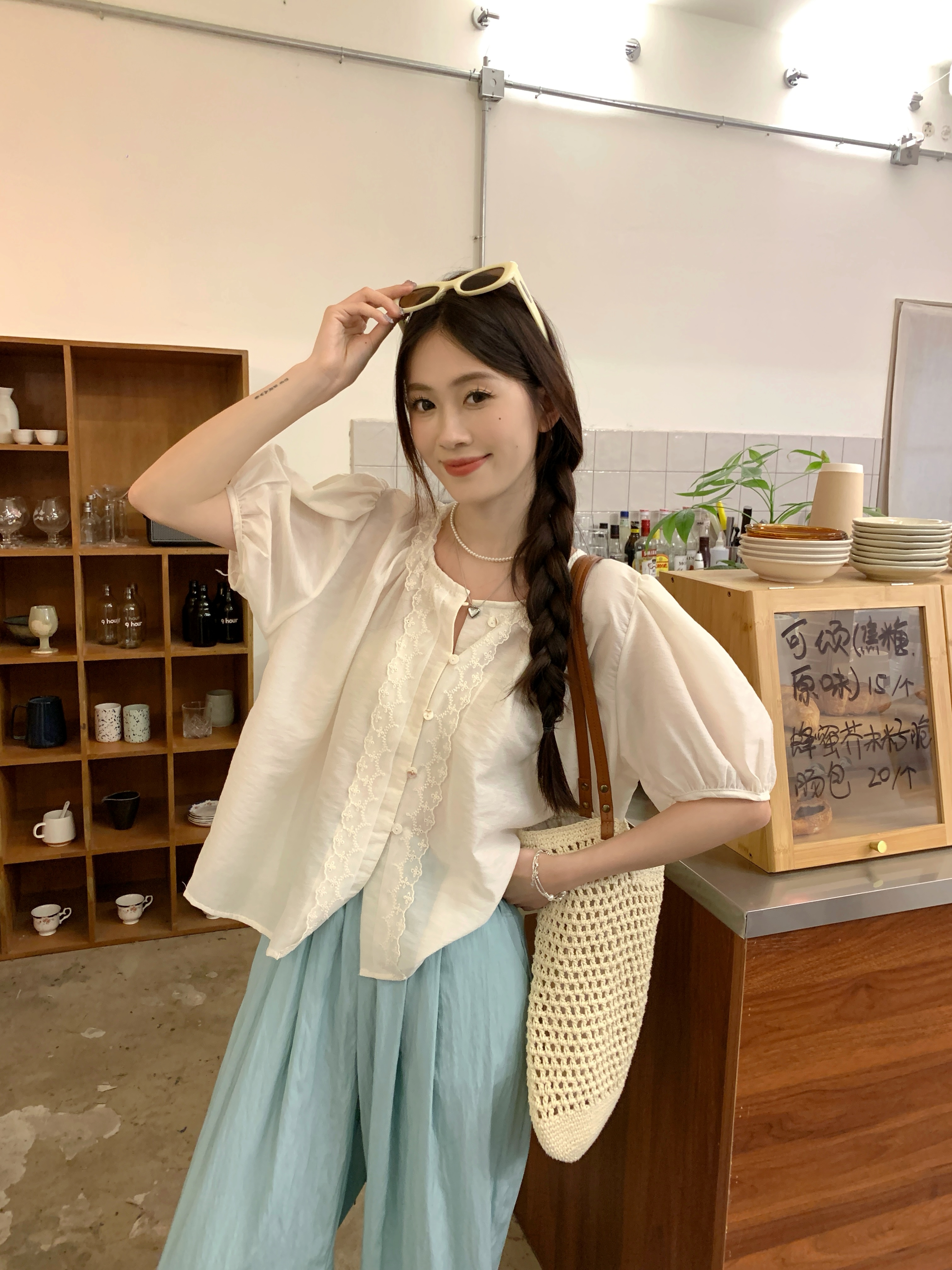 정가 실사 디자인 센스 레이스 패치워크 달콤함 거품 소매 여성 셔츠 루즈핏 반팔 Chic 셔츠 작은 맨위