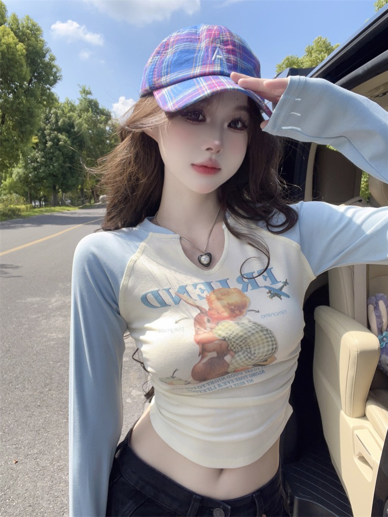 Pure Desire Hot Girl Cartoon Print Raglan Sleeves Spliced ​​V Neck Slim Fit Hem Pleated Long Sleeve T