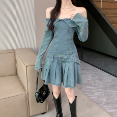 批发实拍 秋季新款港风复古牛仔<b class='q'>连衣裙</b>女纯欲辣妹性感一字肩<b class='q'>百褶</b>裙子