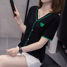 批发2026年夏季新款V领正肩冰丝<b class='q'>针织衫</b>上衣大码女装<b class='q'>宽松</b>拼色短袖T恤
