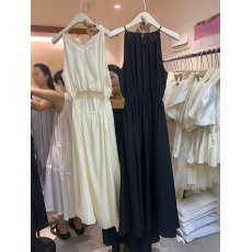 批发韩国<b class='q'>东大门</b>2026夏装新款气质圆领纯色设计感露背吊带<b class='q'>连衣裙</b>女裙子