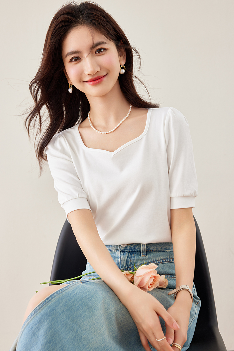 실사 검정색 쇼트 스타일 광장 칼라 반팔 티셔츠 여성 여름 2026 새로운 긍정적 인 어깨 쇄골 맨위