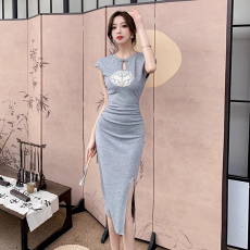 批发新中式国风刺绣包袖连衣裙女夏设计感褶皱收腰开叉气质<b class='q'>包臀</b>中<b class='q'>长裙</b>