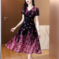 批发<b class='q'>黑色</b>定位花连衣裙女夏季时尚新款高级感裙子气质修身显瘦减龄<b class='q'>长裙</b>