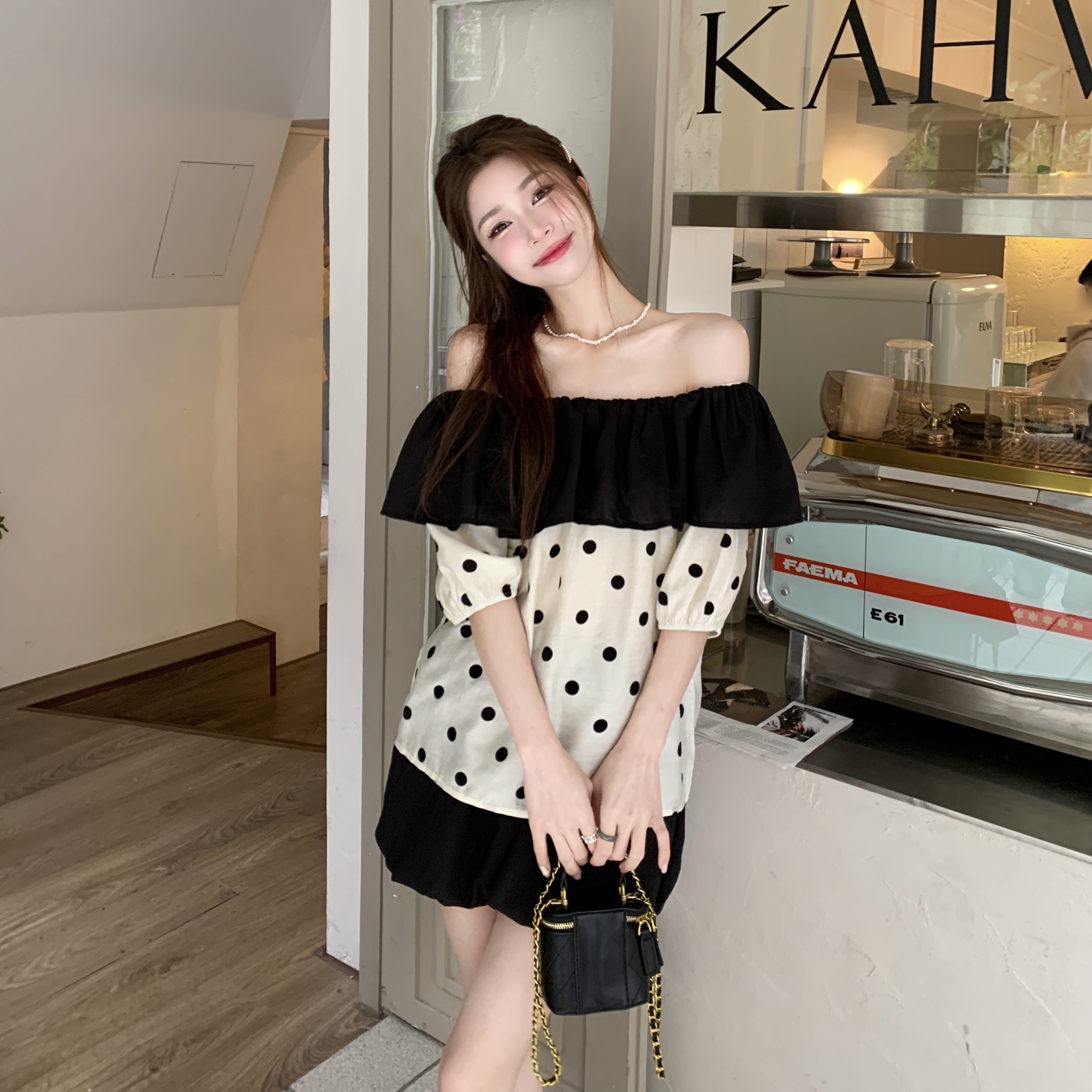 FA33999# 夏季荷叶边一字肩波点衬衫洋气短袖上衣短袖 服裝批發女裝批發服飾貨源