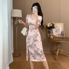 批发粉色新中式盘扣提花气质连衣裙名媛短款方领改良<b class='q'>旗袍</b>包臀短裙