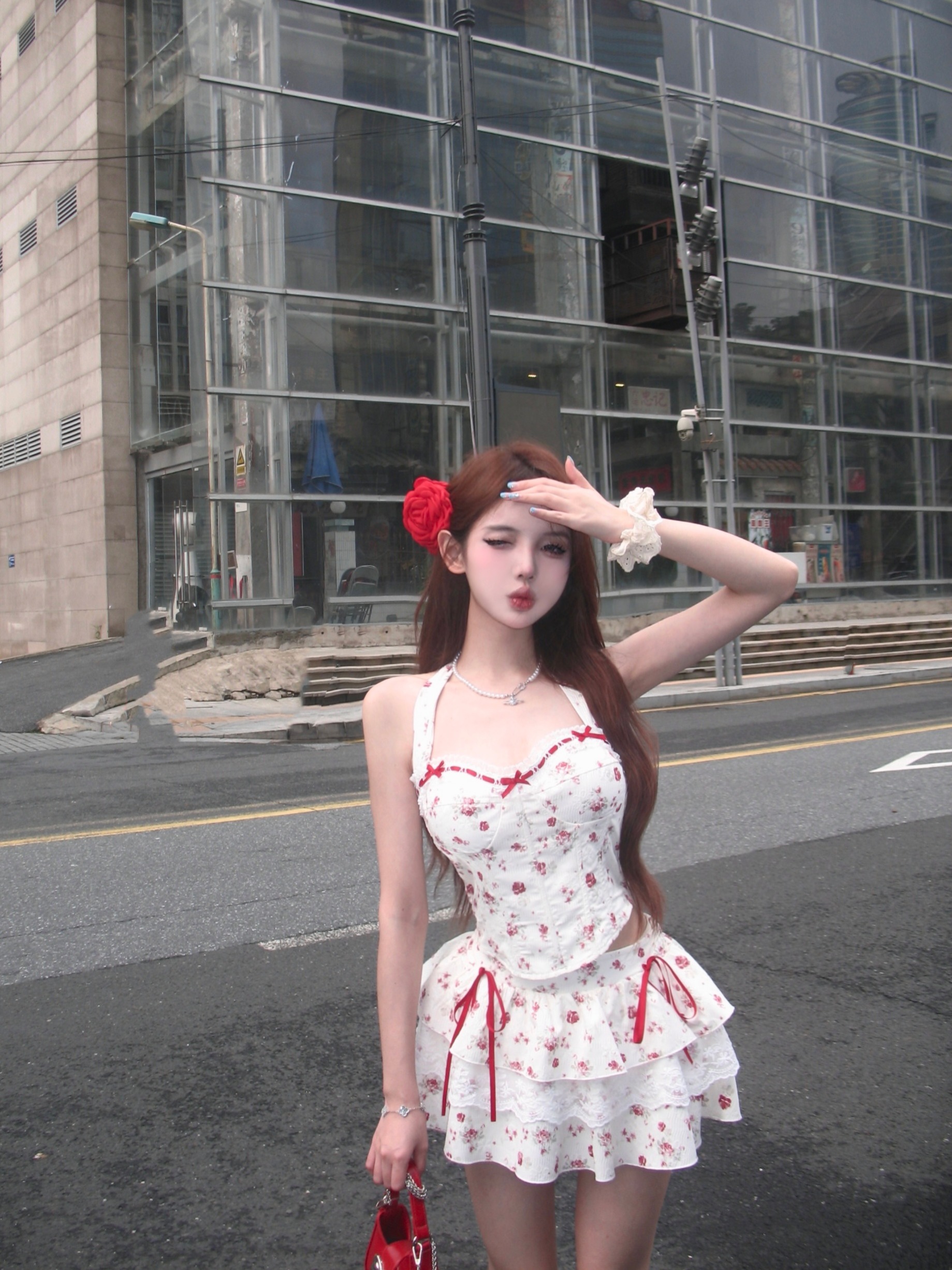 Real shot of a bright girl with floral bow, halter neck, fishbone breast pad suspender + lace splicing fluffy cake skirt