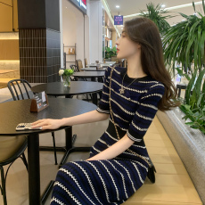 批发法式连衣裙女夏季2026年新款气质高级感条纹显瘦小香风针织裙子