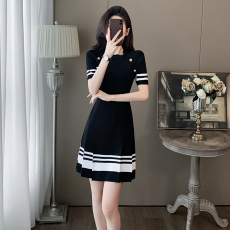 批发夏季冰丝针织裙女2026新款气质女神范高级感小众设计感显瘦连衣裙