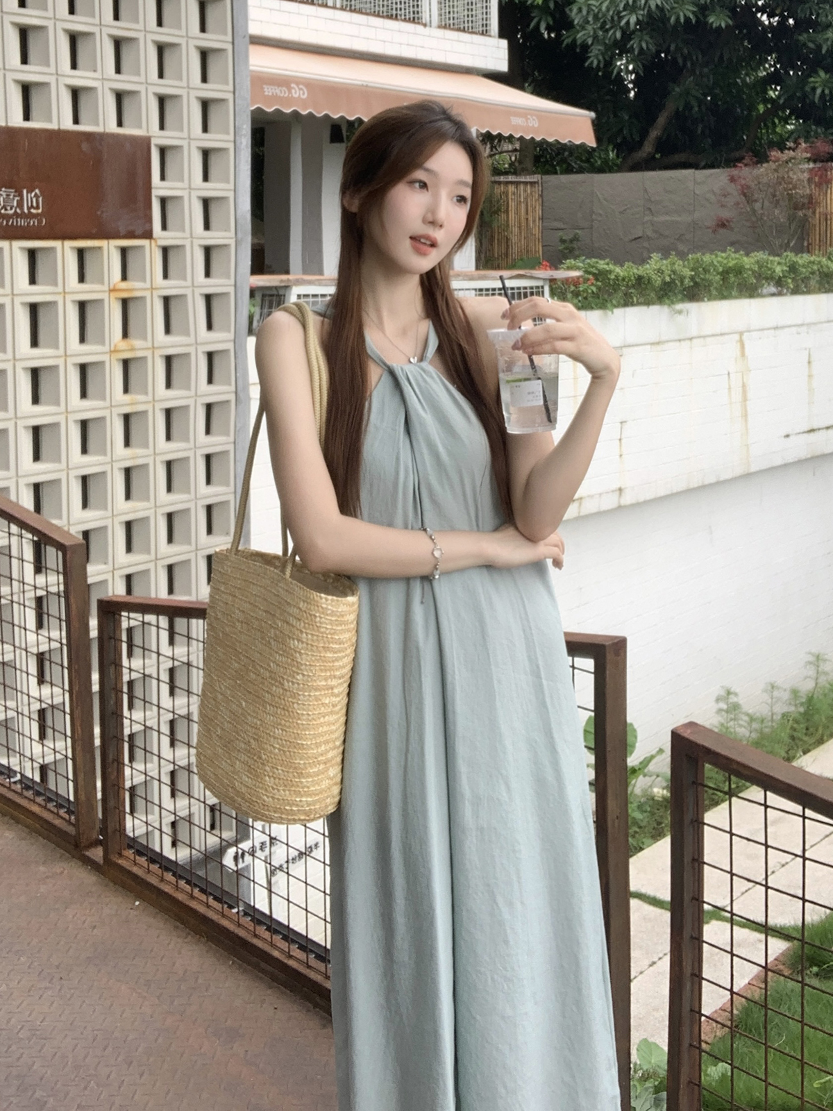 실사 정가 한국 스타일 여름 새로운 드레스 디자인 센스 Chic 십자가 행침 목 품격 단색 슬림해 보이는 롱 스커트