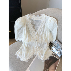 批发法式蕾丝提花v领短袖衬衫女初夏小众开叉别致衬衣时尚百搭小上衣