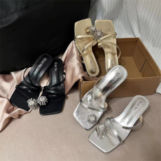 批发平底方扣水钻高跟凉鞋女鞋2024新款<b class='q'>夏</b>季法式气质套趾外穿高跟鞋