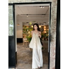 批发实拍~米白色不规则吊带上衣女v领纯欲+阔腿<b class='q'>裤</b><b class='q'>高腰</b>显瘦休闲拖地<b class='q'>裤</b>