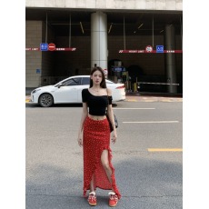 批发实拍实价 设计感辣妹碎花不规则包臀半身裙+自带胸垫短款露背上衣
