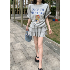 批发韩版减龄卡通字母印花宽松休闲垫肩短袖T恤＋松紧荷叶蛋糕裙套装