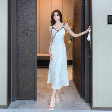 批发精致小女人优雅修身时尚百搭吊带连衣裙