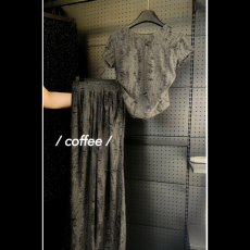 批发<b class='q'>破洞</b>气质重工镶钻圆领t恤打底衫+长裤俩件套套装女