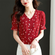 批发实拍红色<b class='q'>灯笼袖</b>v领短款<b class='q'>衬衫</b>上衣女士夏季2026年新款<b class='q'>衬衣</b>泡泡袖