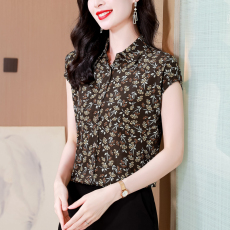 批发实拍2026夏季新品桑蚕丝碎花飞飞袖显瘦遮肉<b class='q'>真丝</b>女士上衣