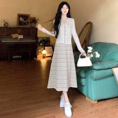 批发实拍2026大码女装条纹背心长裙+针织长袖防晒开衫春装百搭连衣裙