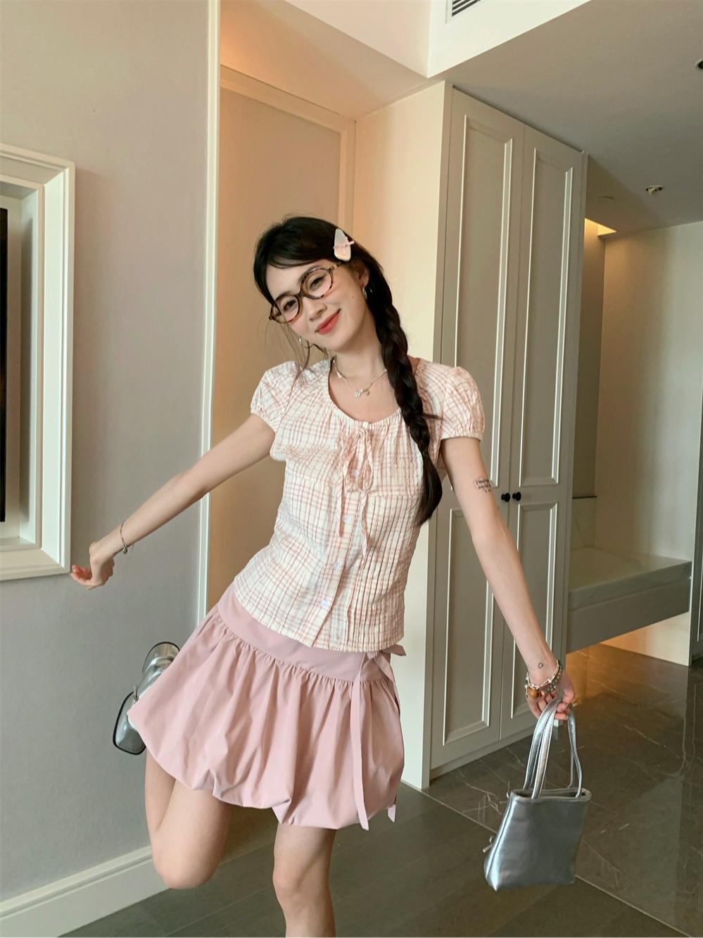 실사 정가 거품 소매 나비 매듭 체크무늬 반팔 허리 수축 맨위 발레 나비 매듭 꽃밭 치마 세트