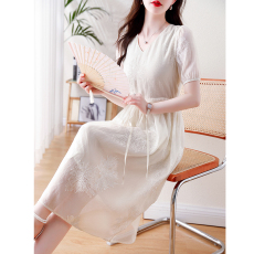 批发实拍2026夏季新款网纱绣花拼接减龄透气V领花边系带短袖<b class='q'>连衣</b>裙