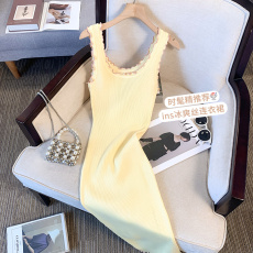 批发实拍 度假风小众吊带连衣裙女夏季无袖针织A字裙温柔风黄色<b class='q'>包臀</b>裙