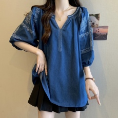 批发实拍大码女装2026新款复古<b class='q'>牛仔</b><b class='q'>衬衫</b>文艺手工刺绣圆领t桖气质上衣