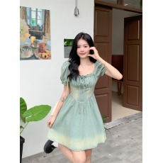 批发实拍～大码女装方领泡泡袖赫本风拼接收腰显瘦渐变色薄牛仔连衣裙