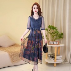 批发2026夏季洋气轻奢连衣裙子时尚新款减龄显瘦高档百搭<b class='q'>大码</b><b class='q'>女装</b>圆领